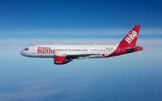 Bruit blanc et voyages en avion avec bébé : astuces pour un vol serein