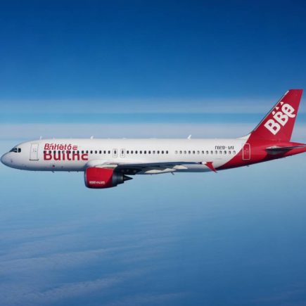 Bruit blanc et voyages en avion avec bébé : astuces pour un vol serein