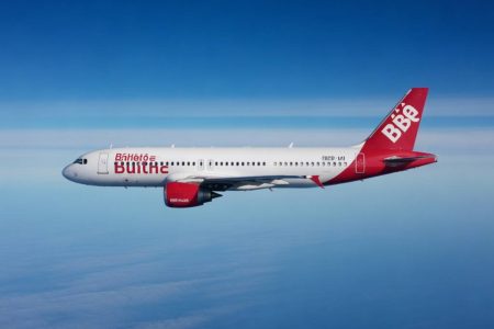 Bruit blanc et voyages en avion avec bébé : astuces pour un vol serein