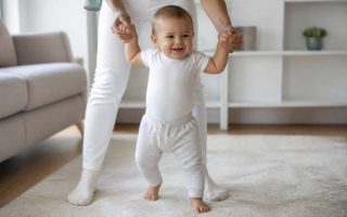 Âge marche bébé : à quel âge bébé fait ses premiers pas ?