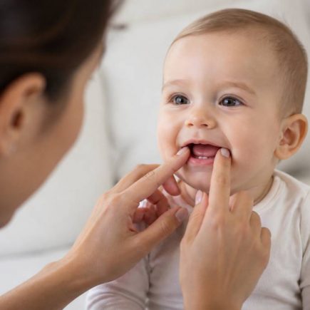 Age sortie des dents chez bébé : à quel âge apparaissent les premières dents ?