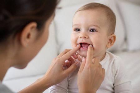 Age sortie des dents chez bébé : à quel âge apparaissent les premières dents ?