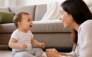 Age du premier mot : quand bébé commence-t-il à parler ?