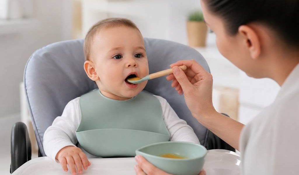Aliments solides : quand et comment les introduire chez bébé