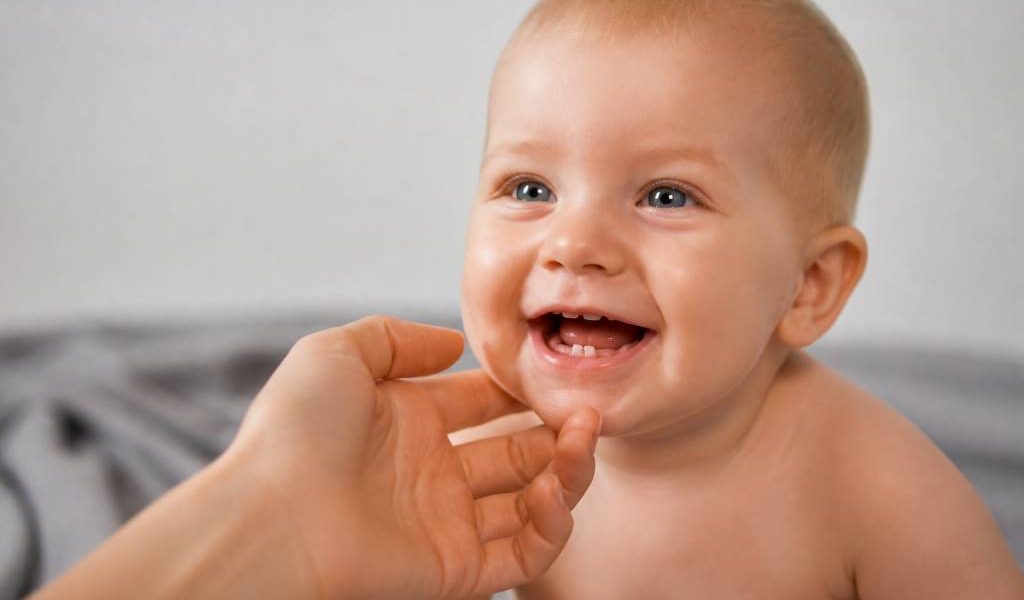 Age 1ere dent : quand bébé fait-il sa première dent ?