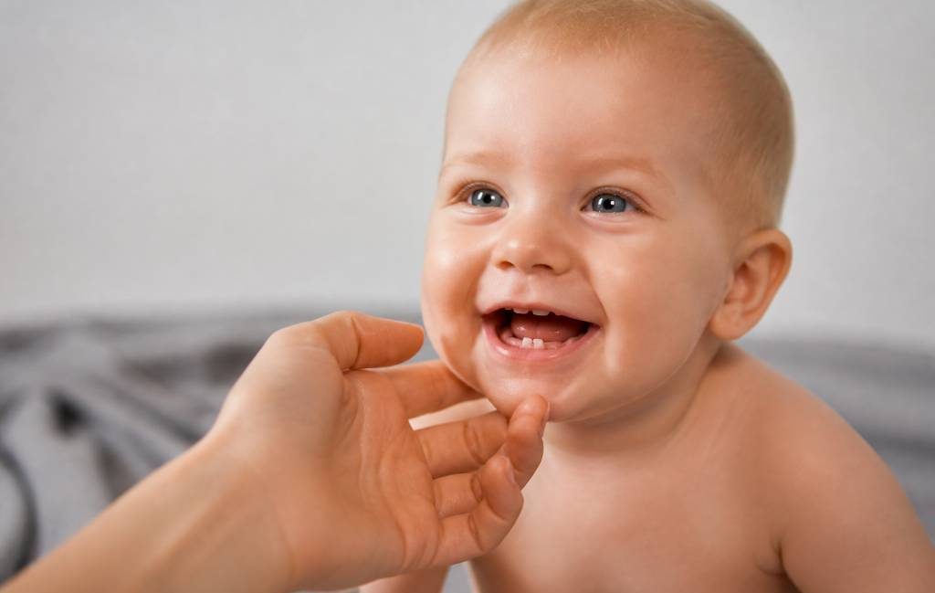 Age 1ere dent : quand bébé fait-il sa première dent ?