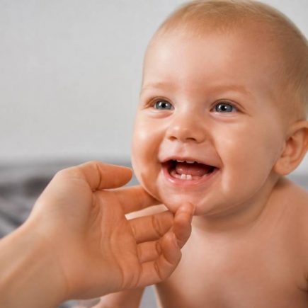 Age 1ere dent : quand bébé fait-il sa première dent ?