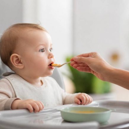 Alimentation solide : quand et comment commencer pour bébé