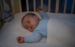 Bébé de 7 mois : sommeil, développement et bruits blancs adaptés
