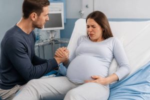 Accoucher quand : les signes annonciateurs et le moment idéal pour partir à la maternité