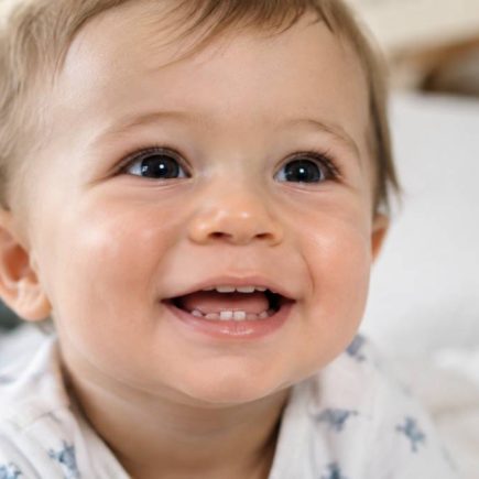 À quel âge les dents de bébé poussent ?