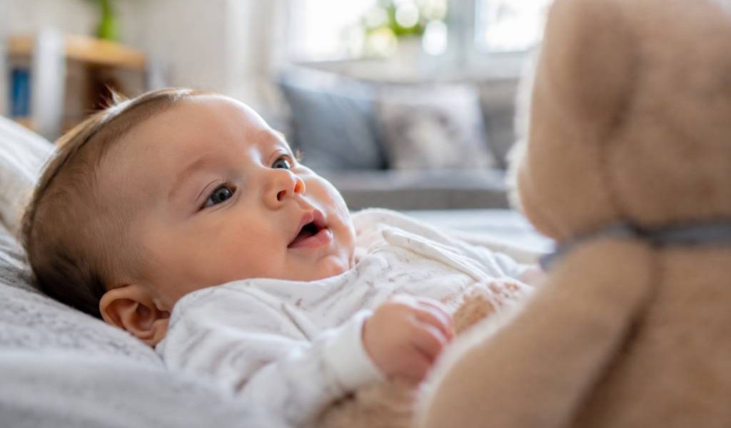 À quelle distance voit un bébé de 2 mois ?