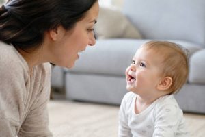 À quelle âge bébé commence à parler ? étapes du développement du langage