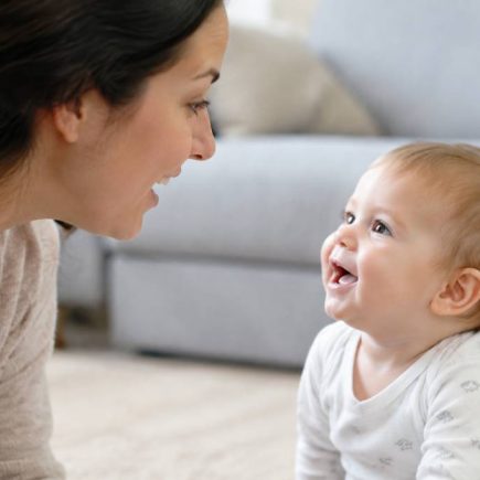 À quelle âge bébé commence à parler ? étapes du développement du langage