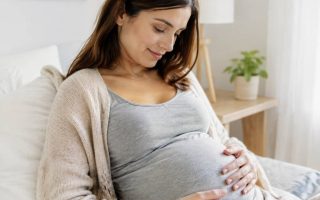 1er trimestre : boutons de grossesse, causes et solutions