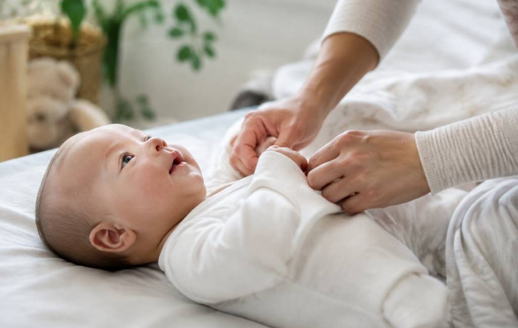 À quel âge décalotter bébé : conseils et recommandations médicales