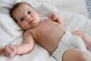 À quoi sert la circoncision : raisons, bénéfices et déroulement chez le bébé