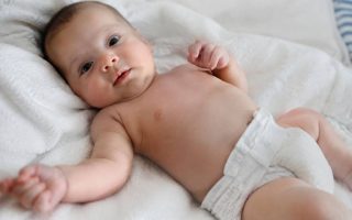 À quoi sert la circoncision : raisons, bénéfices et déroulement chez le bébé