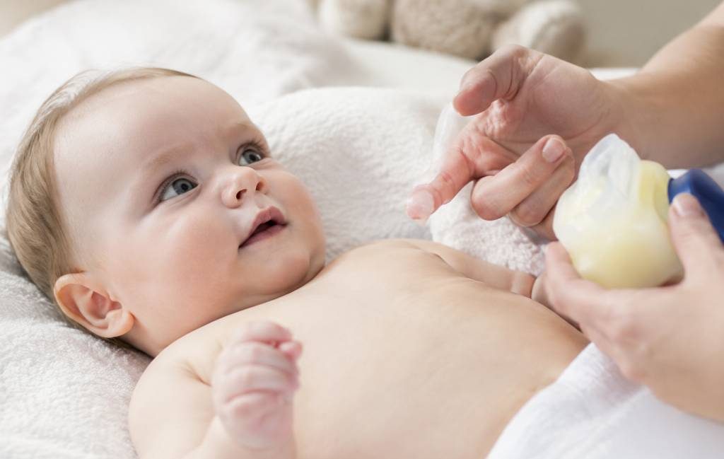 À quoi sert la vaseline : utilisations, bienfaits et précautions pour bébé