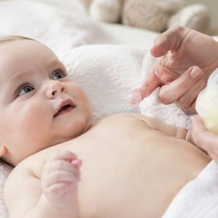 À quoi sert la vaseline : utilisations, bienfaits et précautions pour bébé