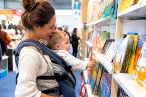 Salon du livre pour la jeunesse : conseils pour une visite sereine avec bébé